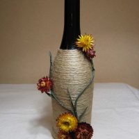 the idea of ​​unusual decoration of bottles with twine picture