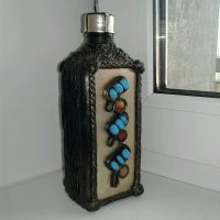 The idea of ​​a beautiful decoration of glass bottles of leather with your own hands