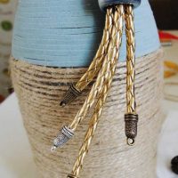 the idea of ​​unusual decoration of glass bottles with twine picture