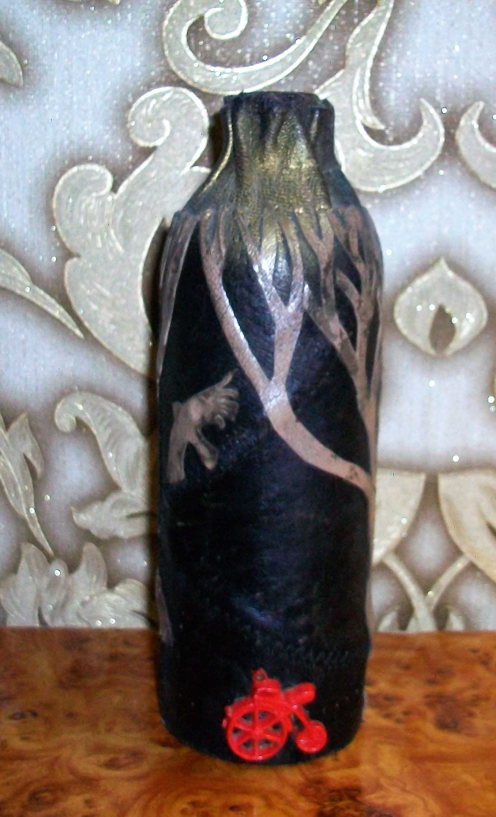 do-it-yourself version of the original decor of leather bottles