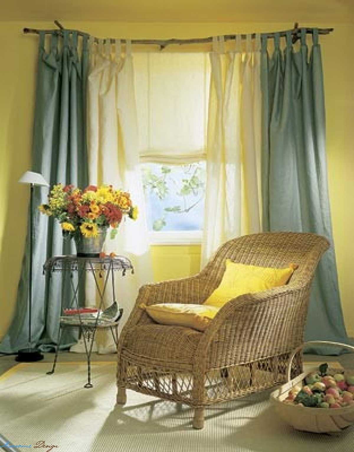 décoration de fenêtre lumineuse avec des rideaux