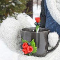 do-it-yourself vivid decoration of the mug made of polymer clay with a picture