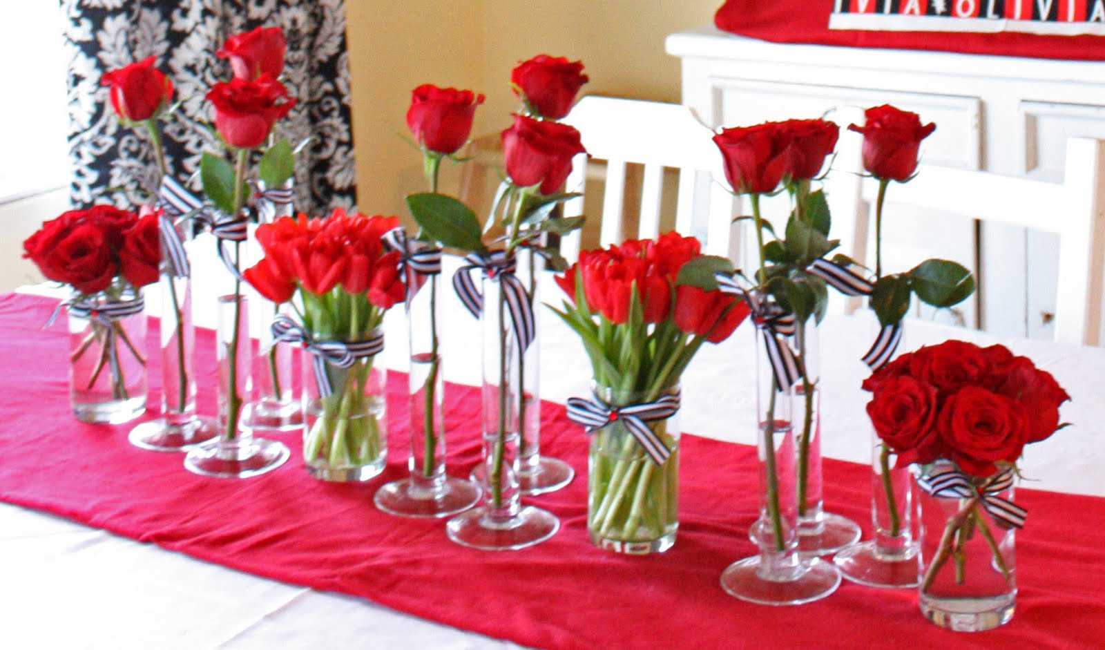 original decoration of the apartment with improvised materials for Valentine's Day