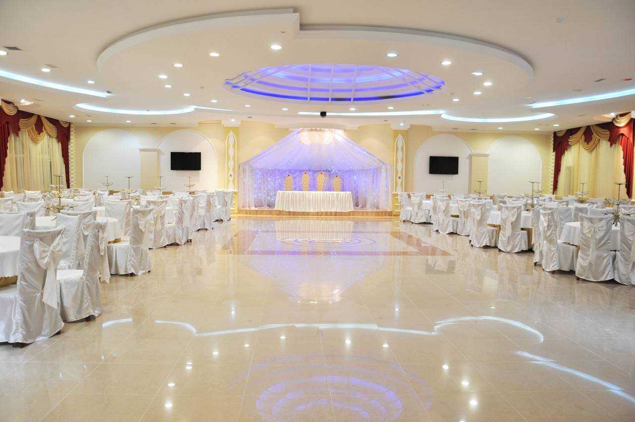 modern decoration of the wedding hall with balls