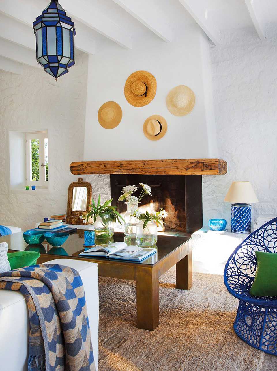 light Mediterranean-style room decor