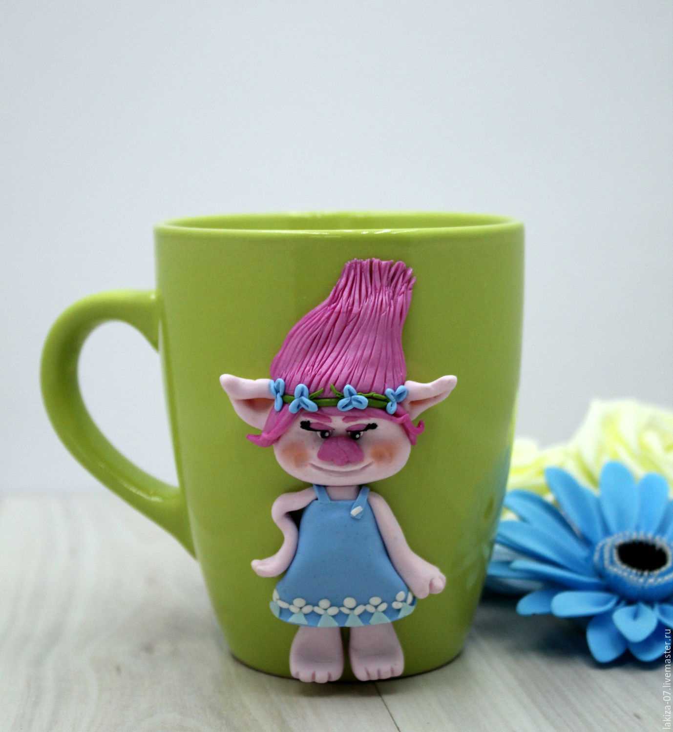 do-it-yourself bright decoration of the mug with polymer clay animals