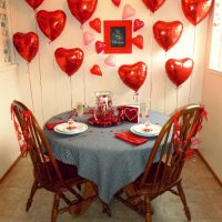 do-it-yourself beautiful apartment decoration for Valentine's Day photo