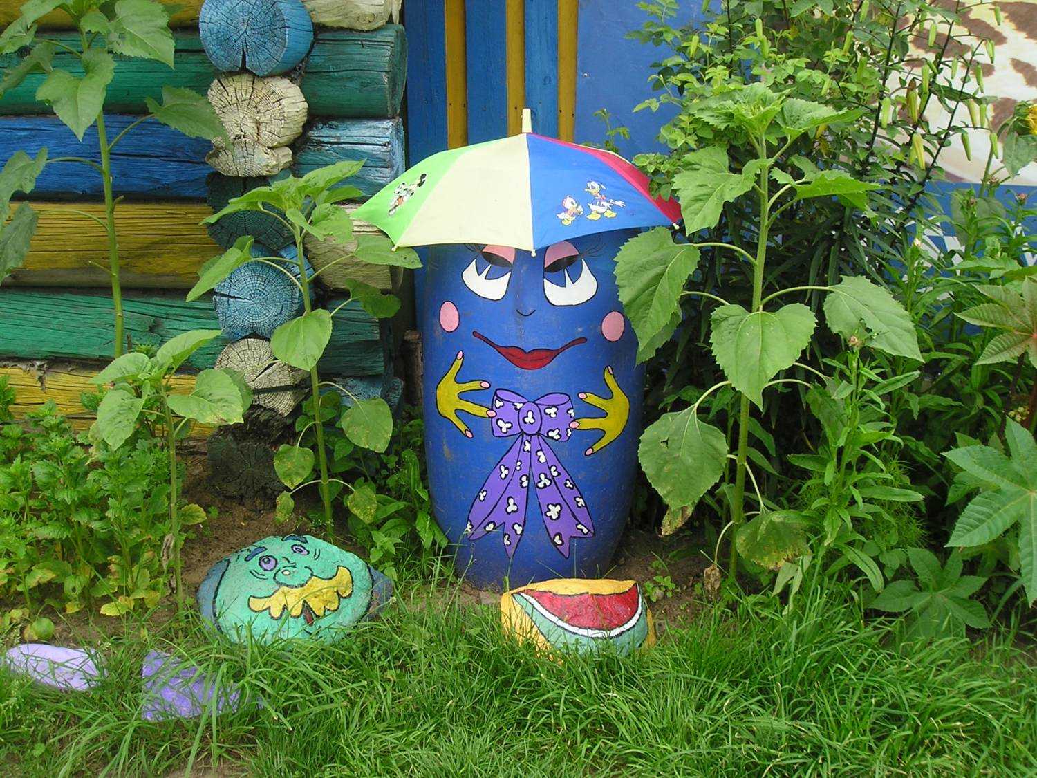unusual garden decoration with your own hands