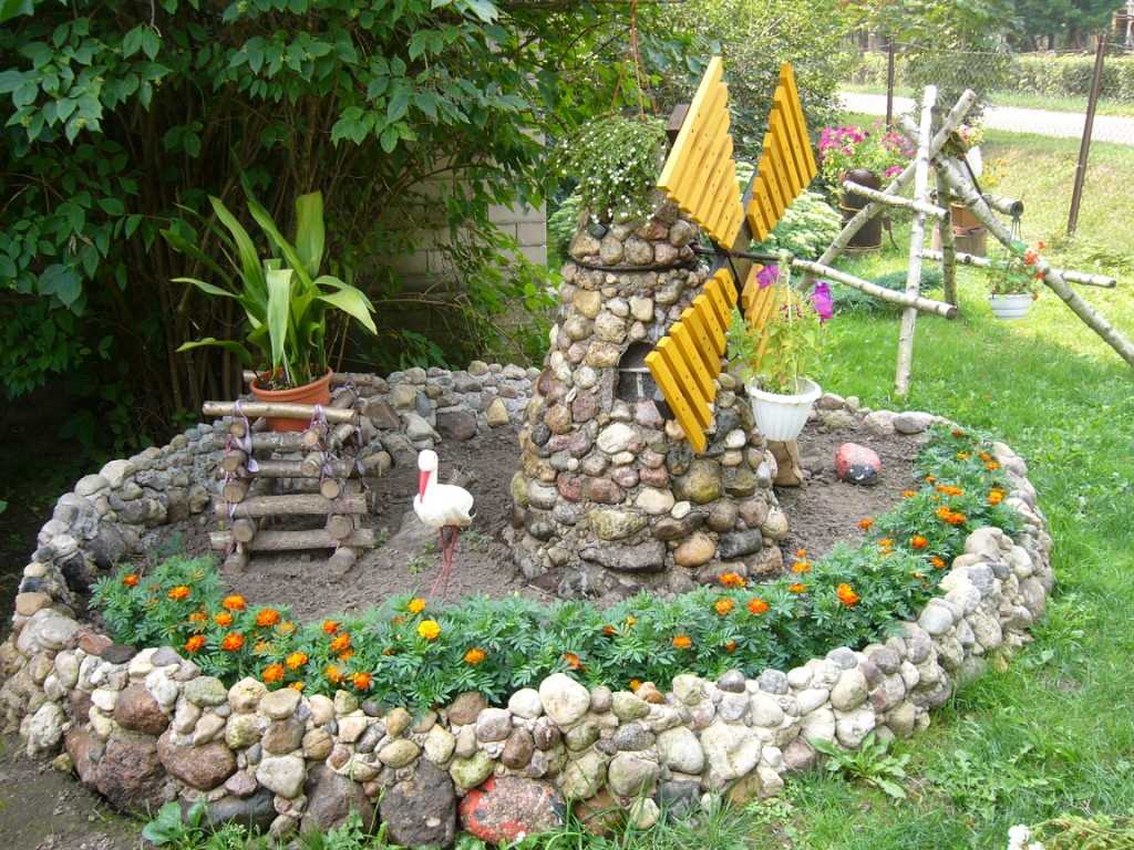 do-it-yourself original design of a summer house with flowers