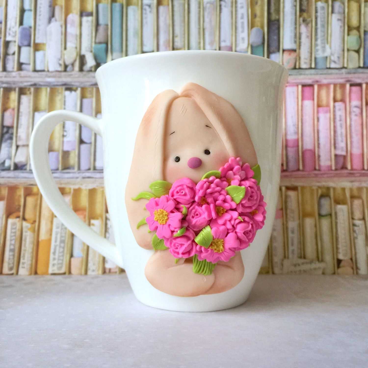 do-it-yourself mug decoration with polymer clay flowers