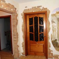 beautiful decoration of entrance doors with improvised materials photo