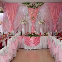 unusual decoration of the wedding hall with balls photo