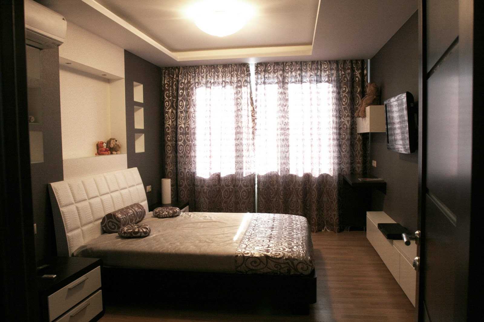 classic dark floor bedroom decor