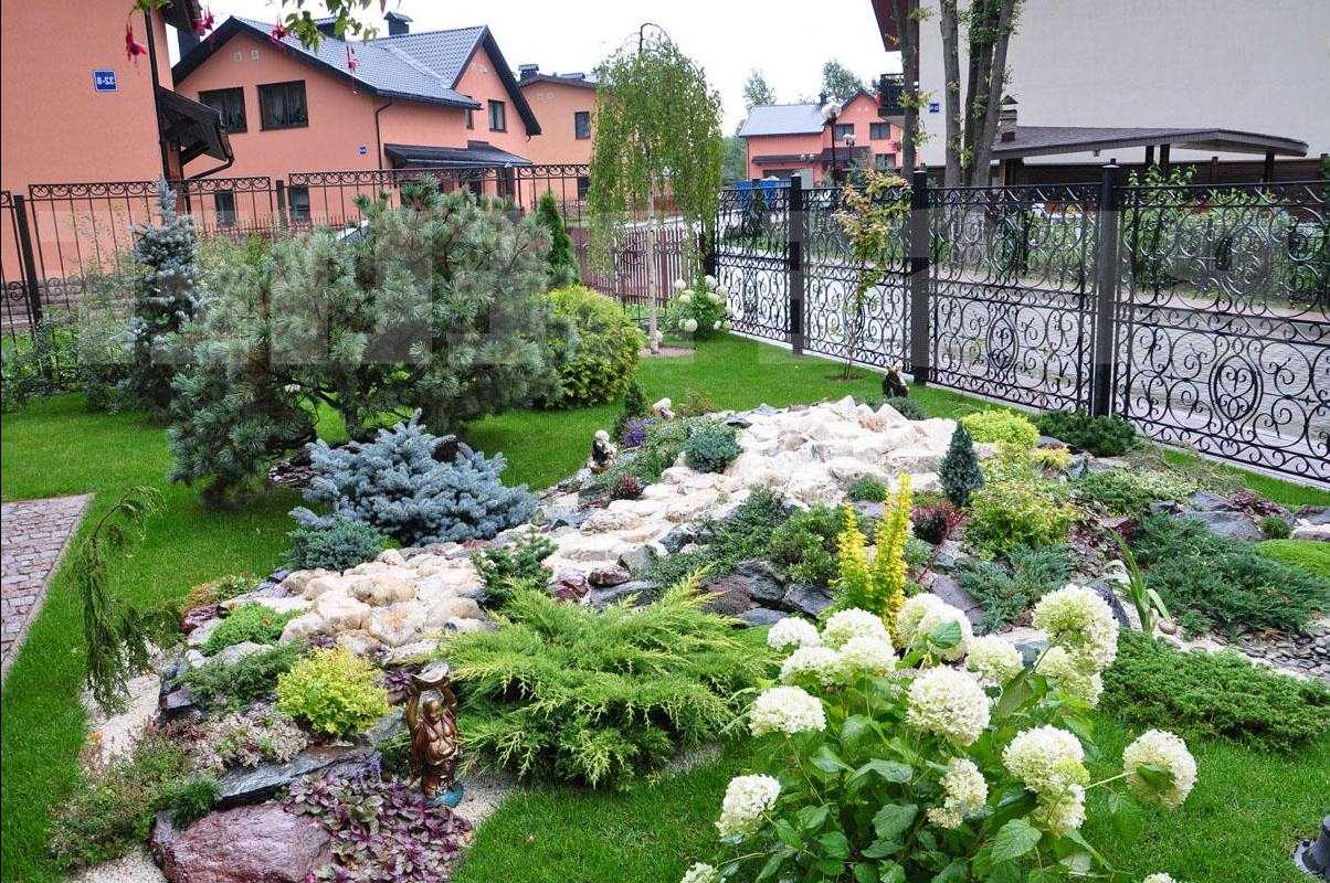 lauku mājas dizaina oriģināls dizains ar ziediem
