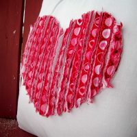original decoration of the room with improvised materials for Valentine's Day picture