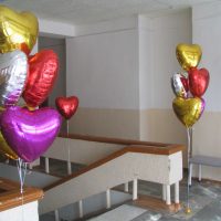 do-it-yourself bright apartment decoration for Valentine's Day photo