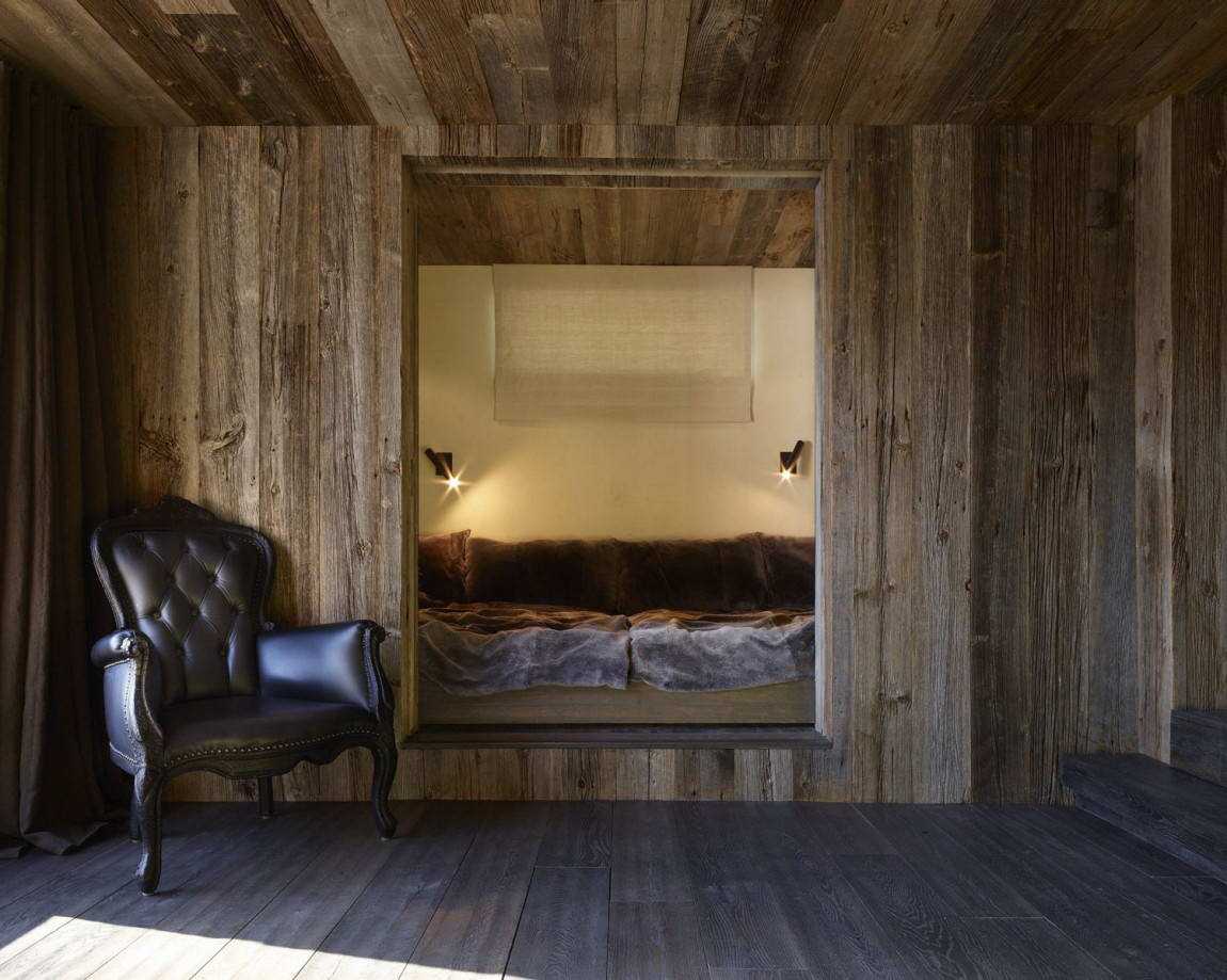 beau décor de chambre à coucher avec de vieilles planches