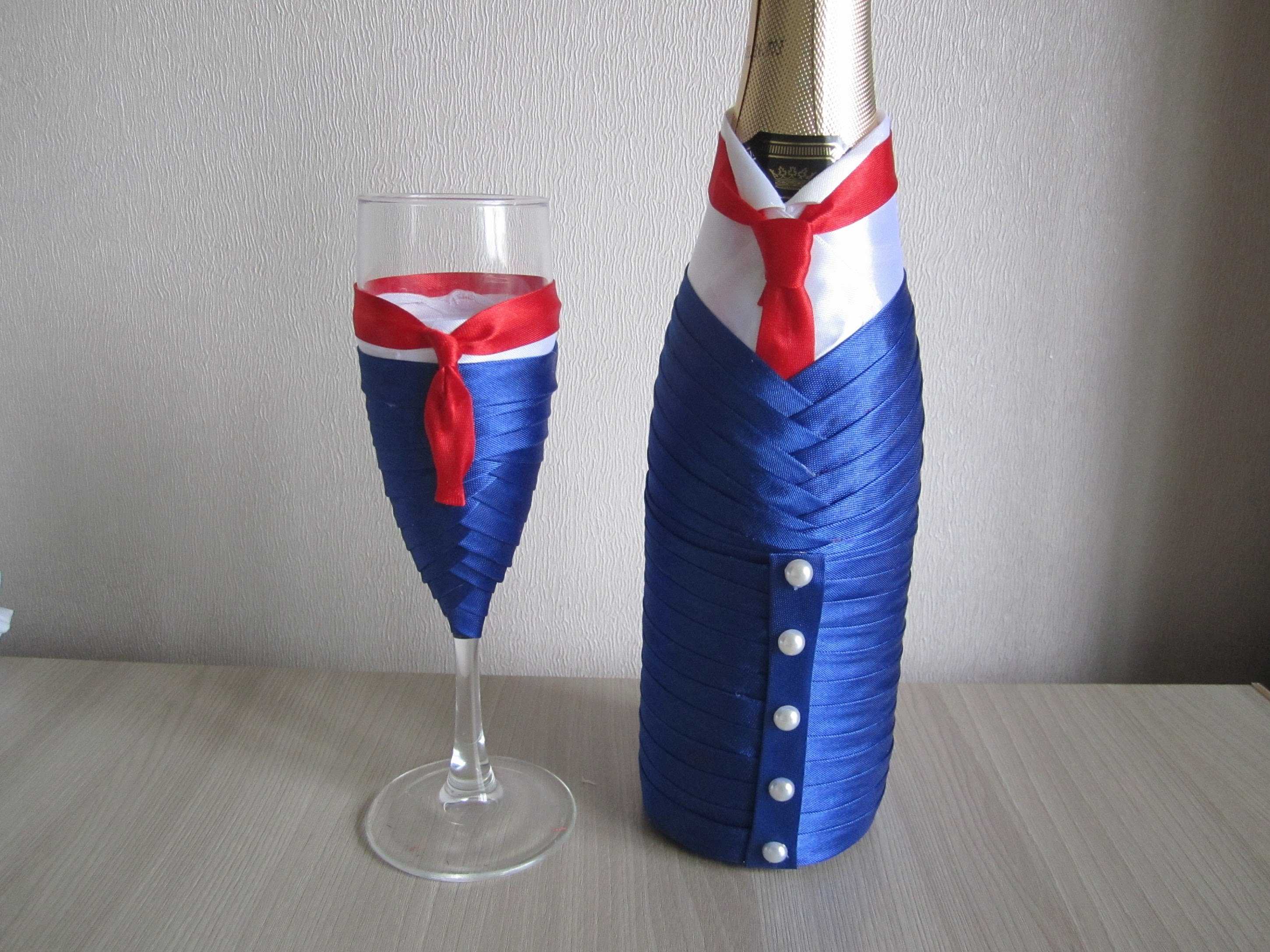 original decoration of champagne bottles with decorative ribbons