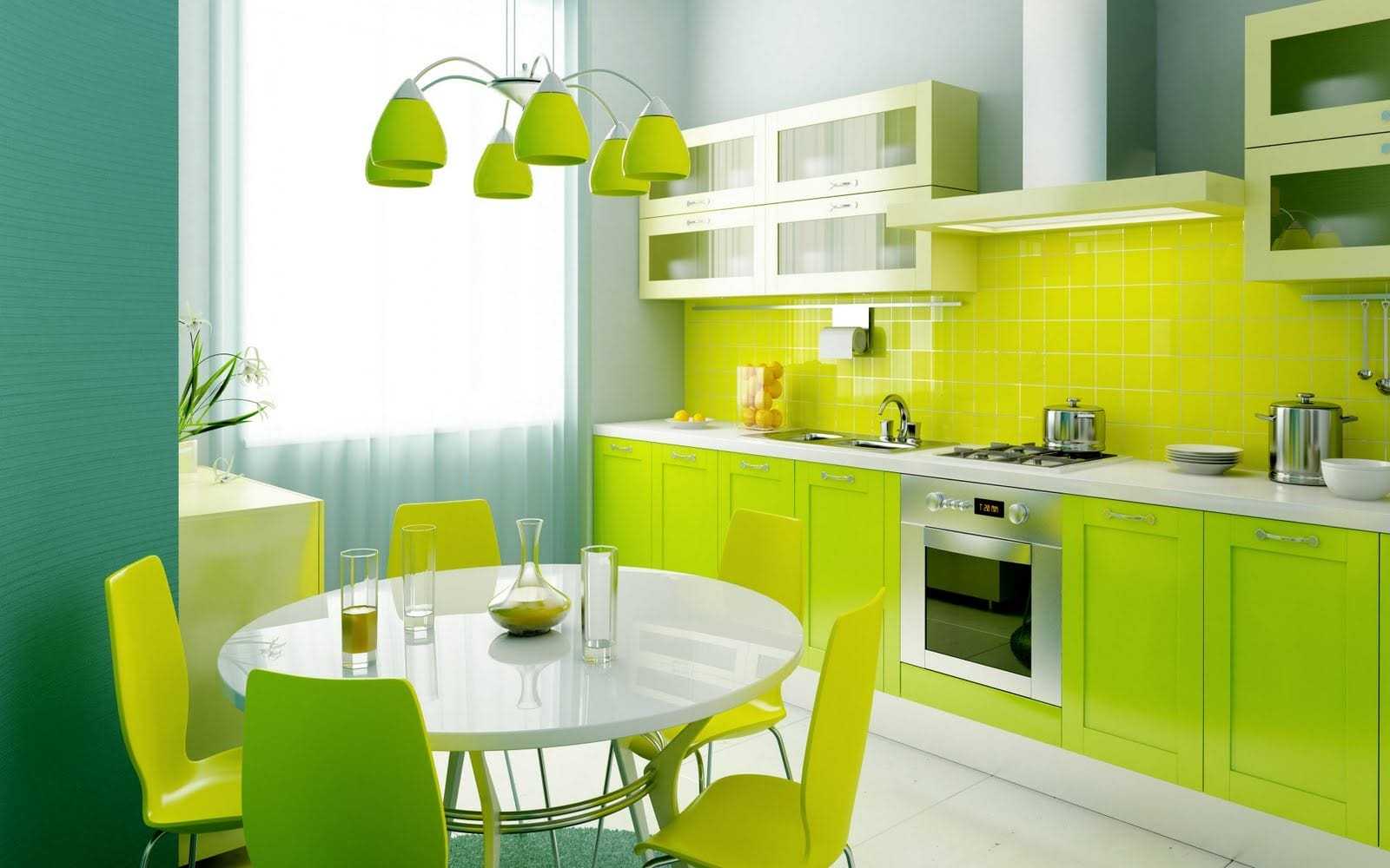 combining bright colors in the facade of the kitchen