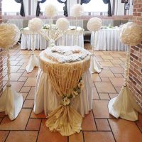 original decoration of the wedding hall with balls picture