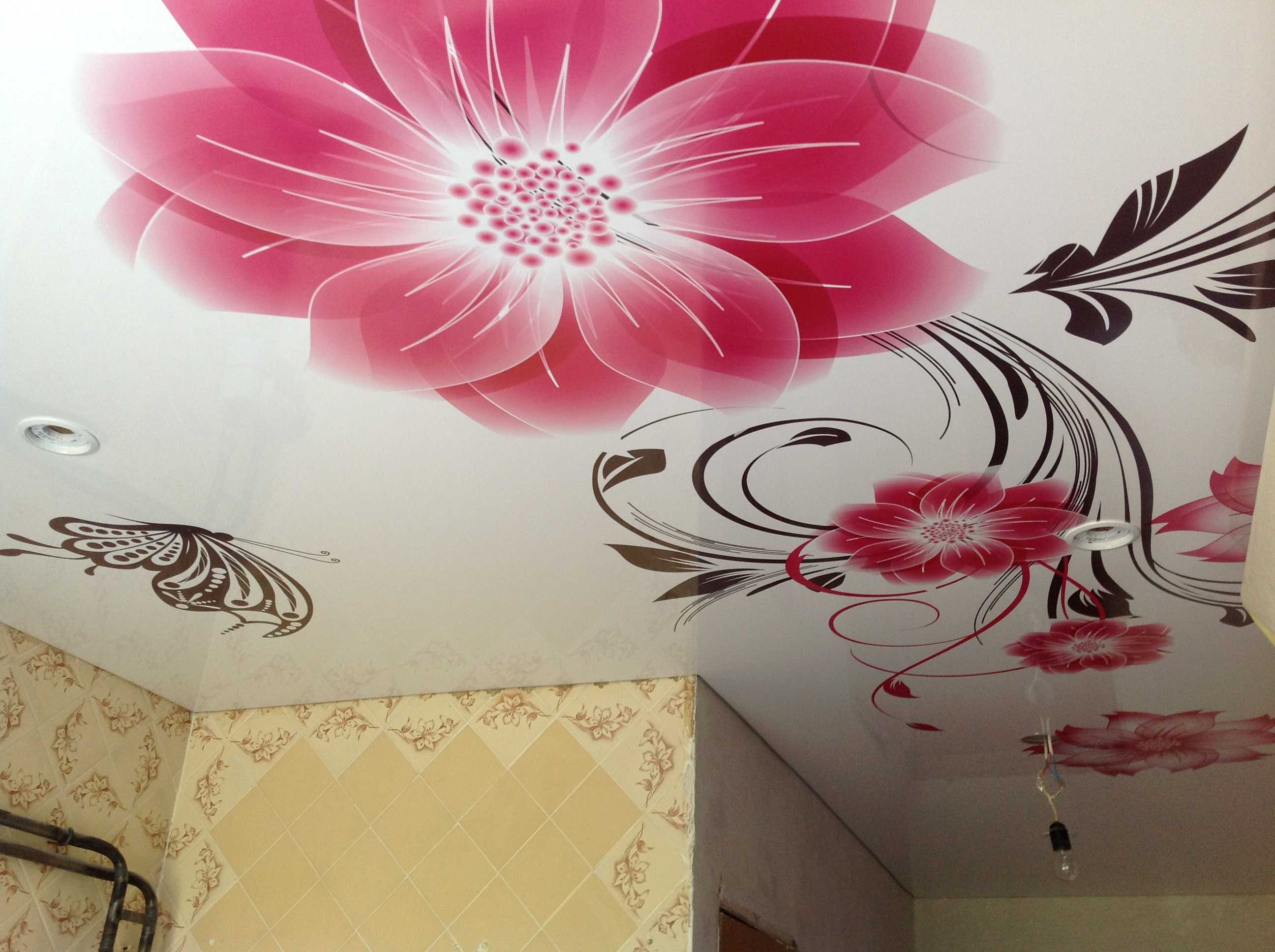 classic ceiling decoration with accessories