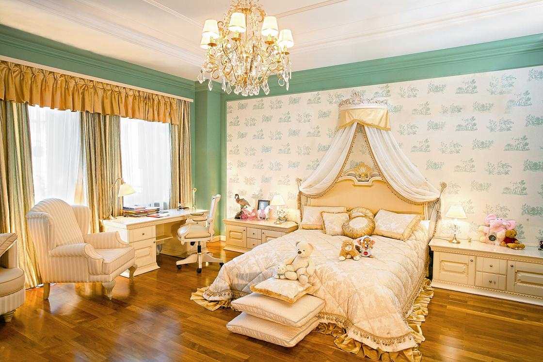 bright room decor in empire style