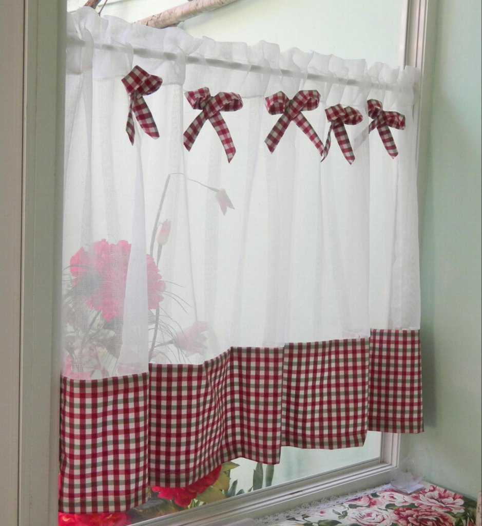 do-it-yourself version of beautiful decoration of curtains