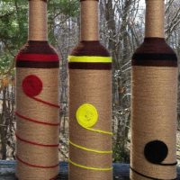 variant of bright decoration of champagne bottles with twine picture