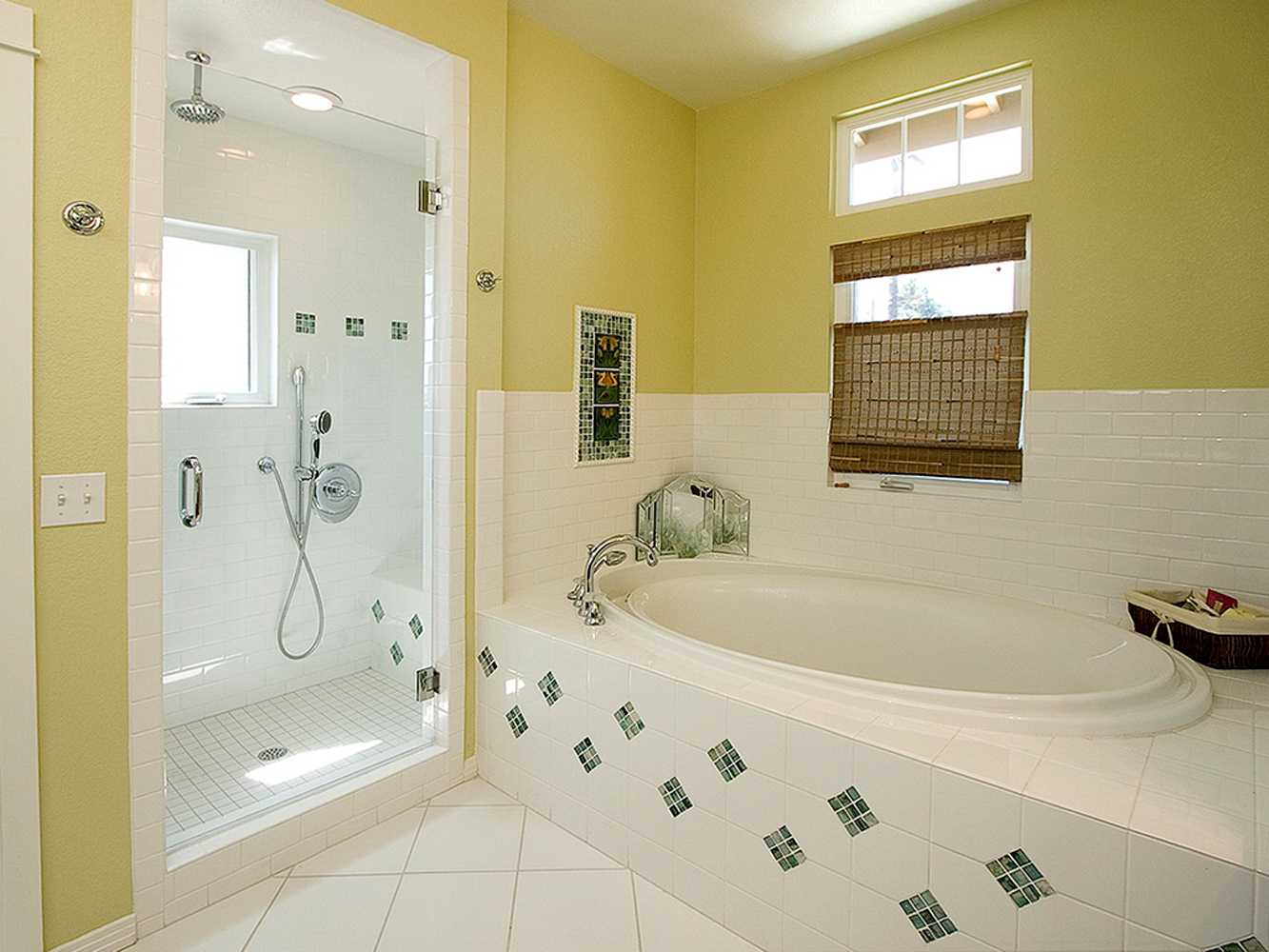 stucco decorativo di colore nel design del bagno