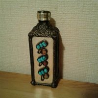 the idea of ​​a chic decoration of bottles of leather with your own hands photo