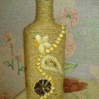l'idée d'une belle décoration de bouteille avec photo ficelle