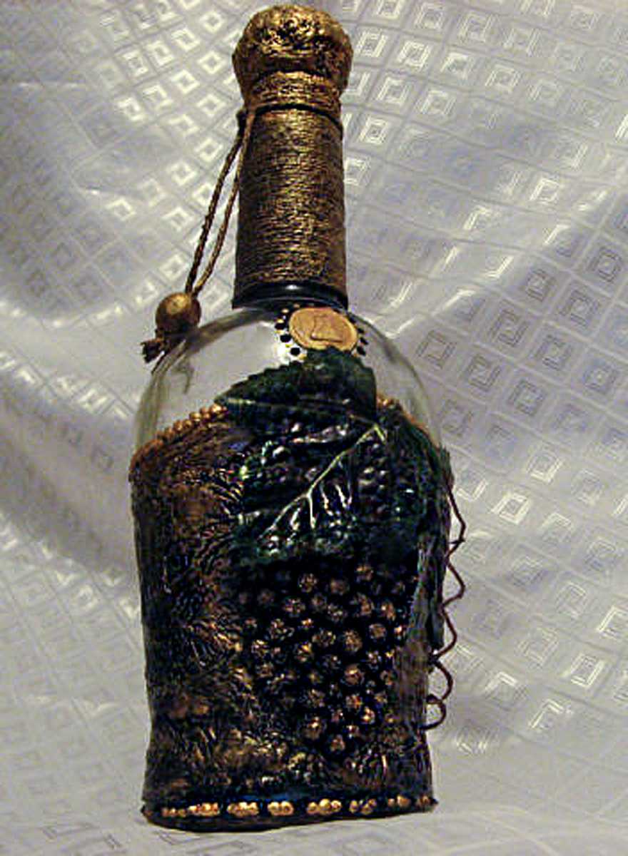 the idea of ​​beautifully decorating glass bottles with twine