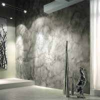 the idea of ​​bright decorative plaster in the decor of the bathroom picture