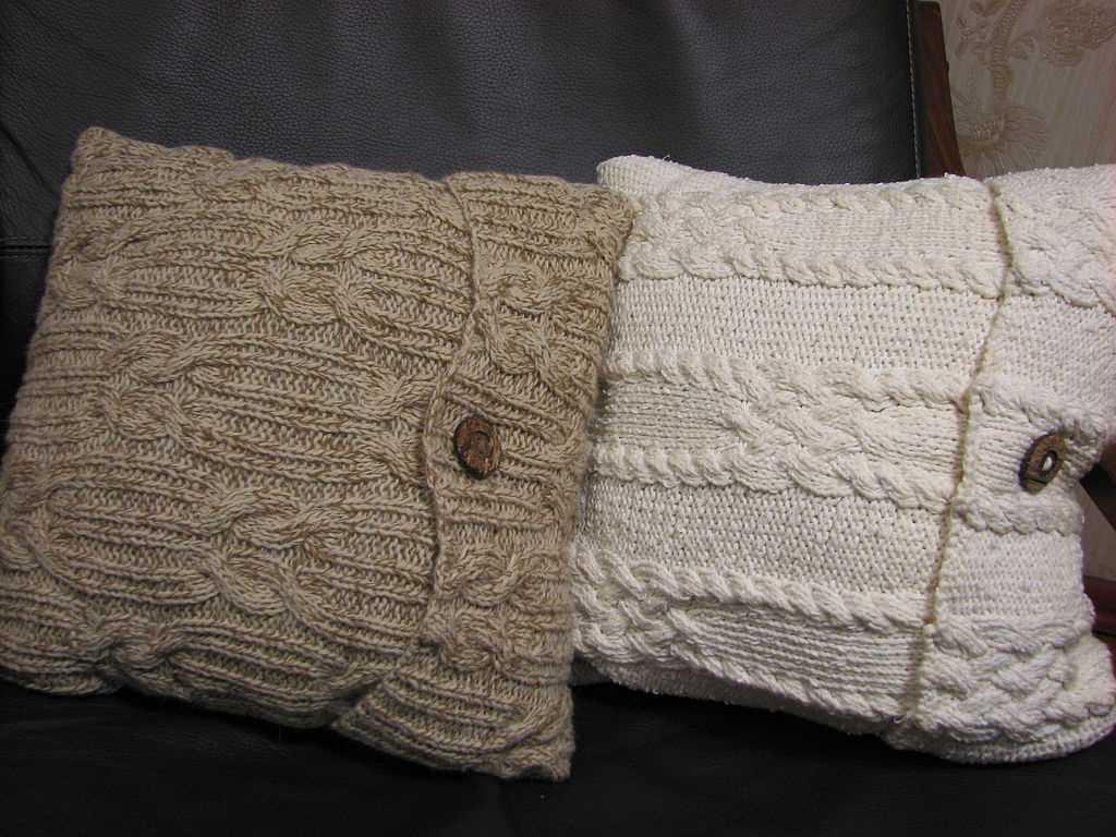 knitted pillows in the style of the apartment