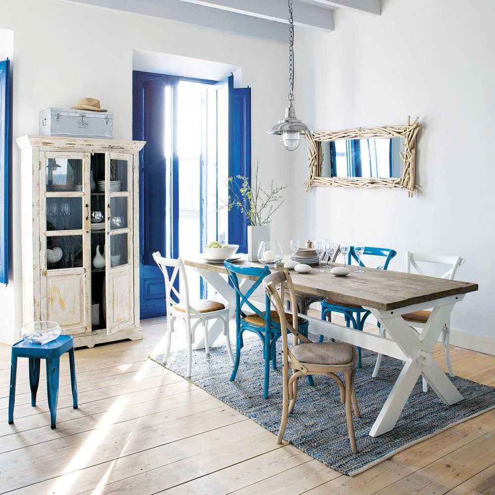 bright Mediterranean style living room design