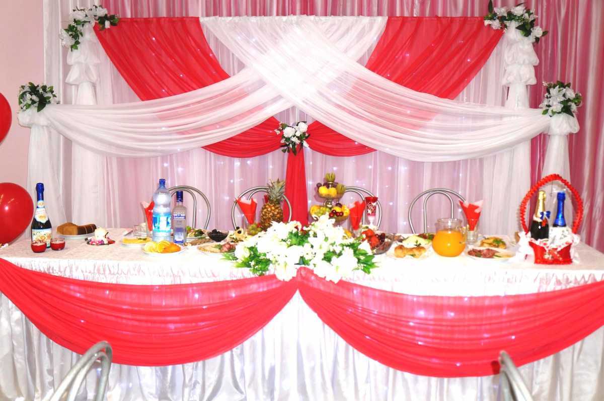 modern hall decoration with ribbons