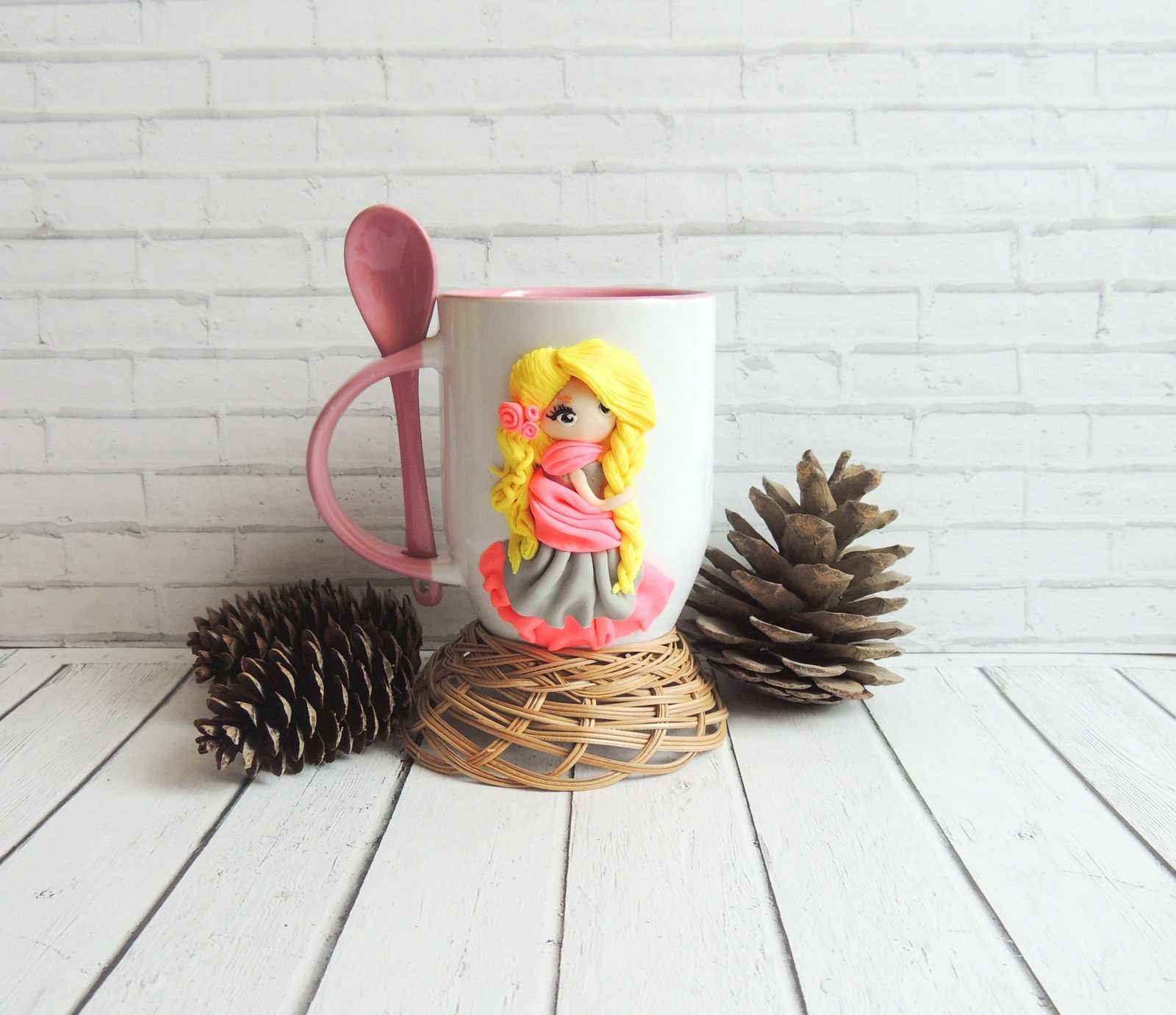 original decoration of the mug with polymer clay animals at home