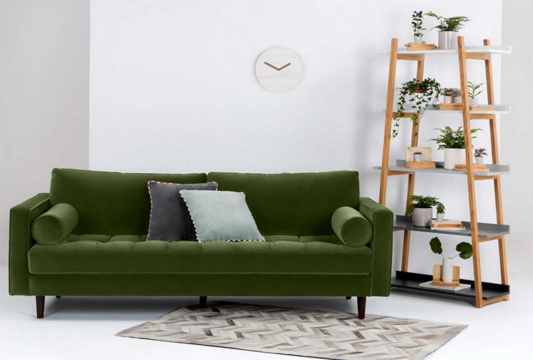the idea of ​​a beautiful room decor with a sofa