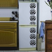 variant of the bright design of the refrigerator in the kitchen picture