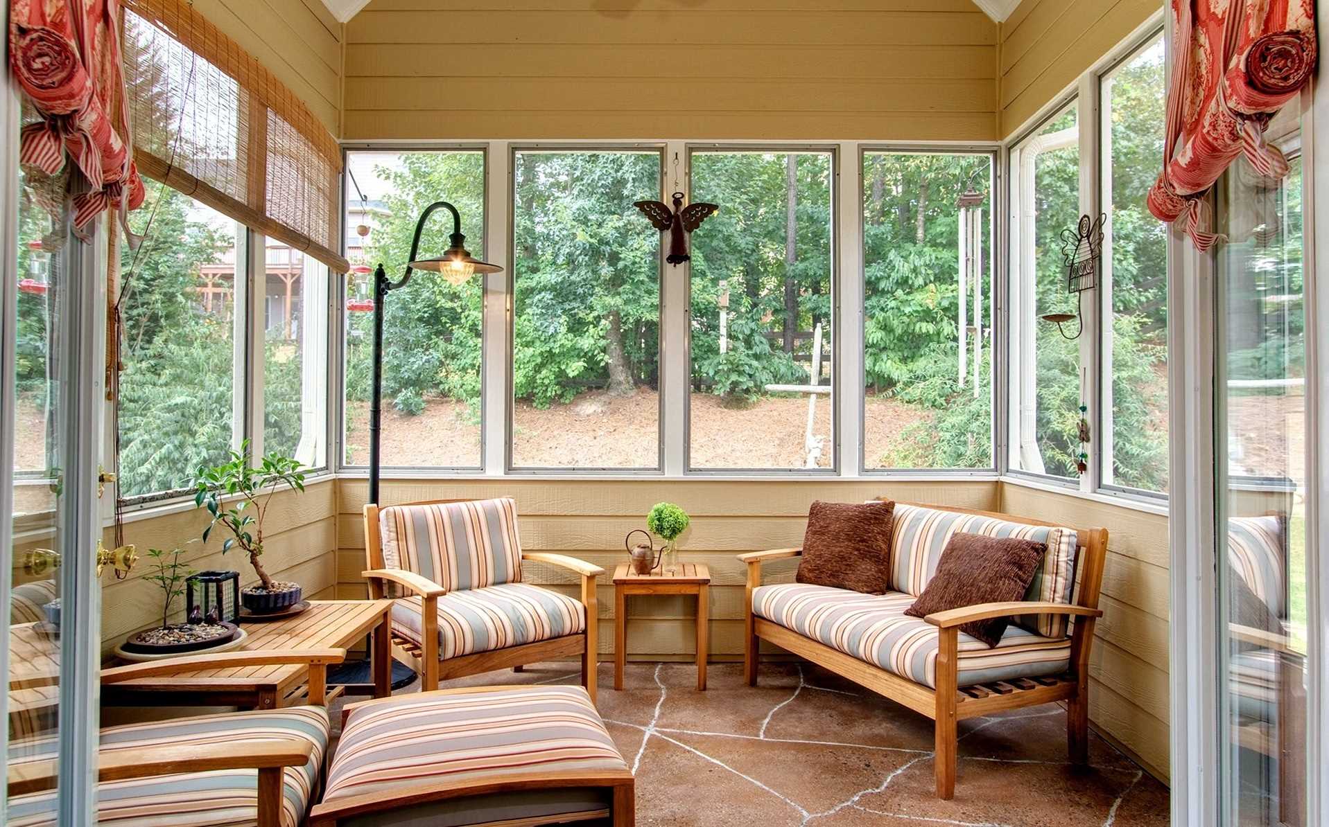 variante del design insolito della veranda della casa