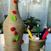 the idea of ​​brightly decorating glass bottles with salt picture