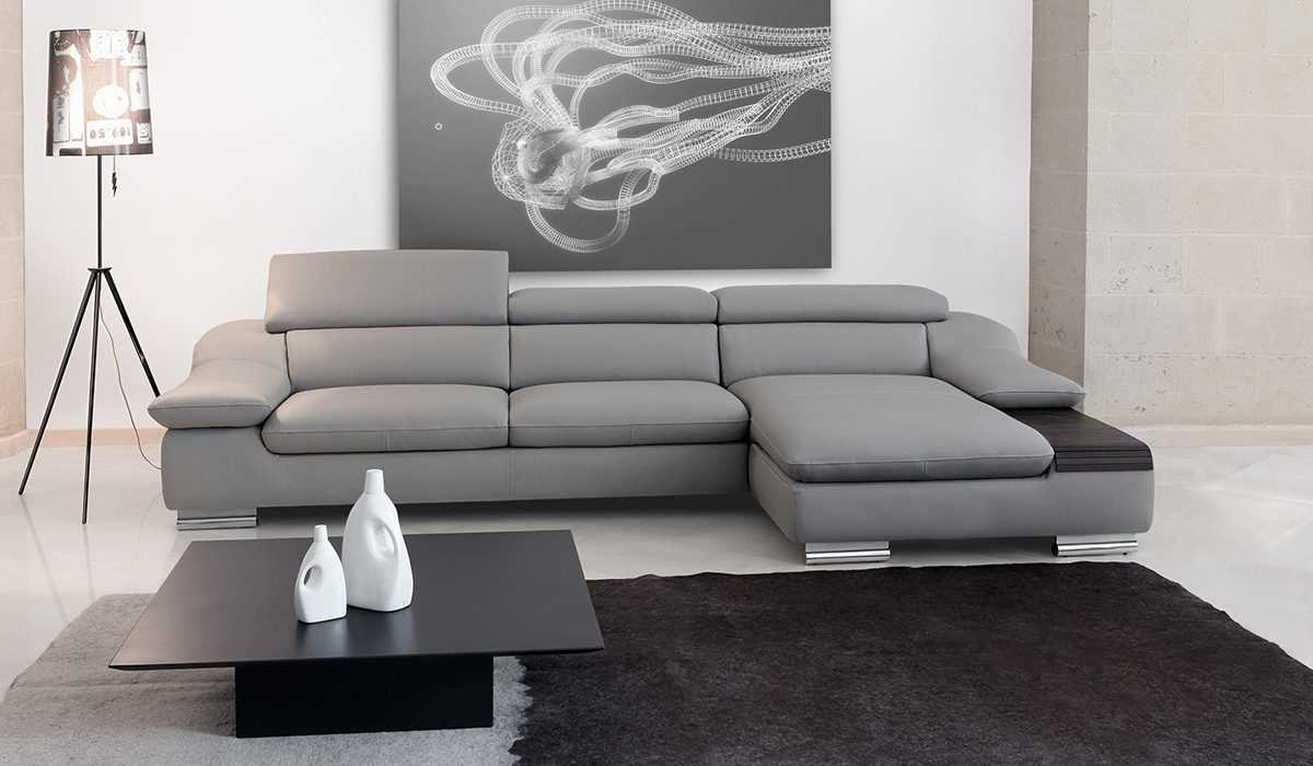the idea of ​​an unusual kitchen design with a sofa
