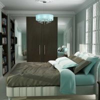 L'idea di una decorazione luminosa dello stile di una foto della camera da letto