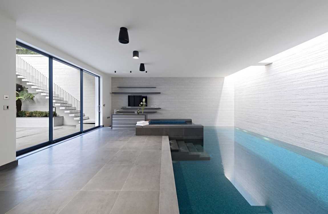 the idea of ​​an unusual interior of a small pool
