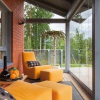 l'idea di uno stile insolito della veranda nella foto della casa