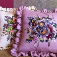 the idea of ​​beautiful decorative pillows in the style of the living room photo