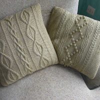 the idea of ​​modern decorative pillows in the style of the living room photo