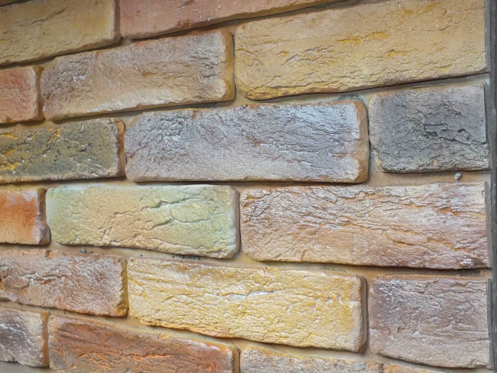 the option of using the original decorative brick in the interior of the living room