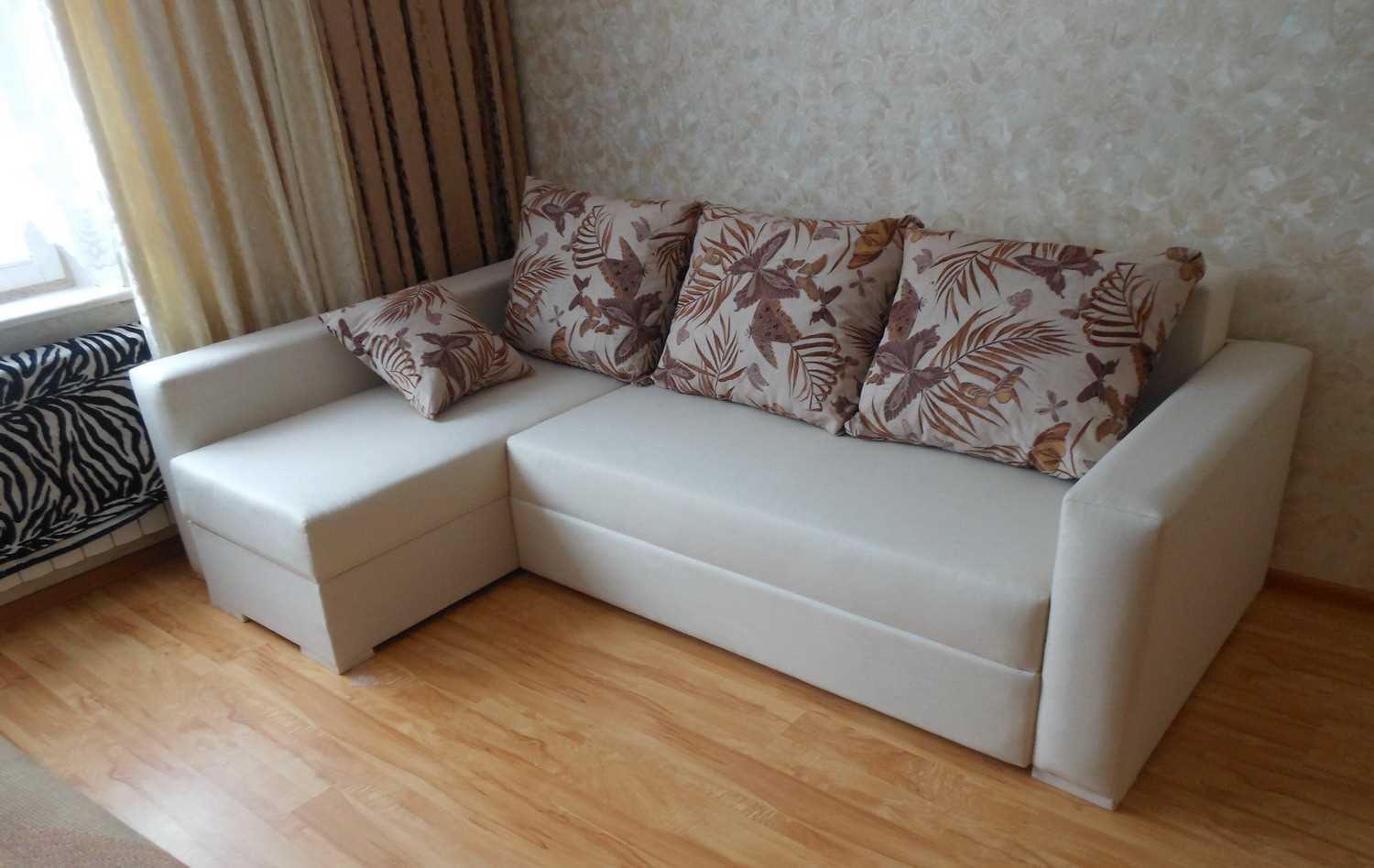 versione degli splendidi interni del soggiorno con un divano