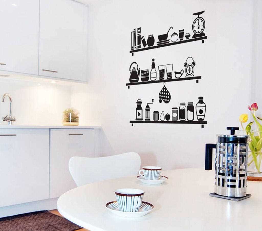 Ideja par telpas oriģinālo dizainu ar dekoratīvu rakstu uz sienas